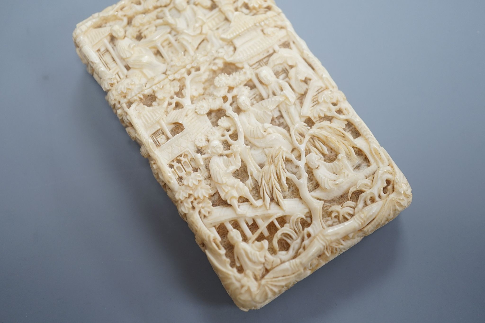 A 19th century Canton ivory card case 9.5cm